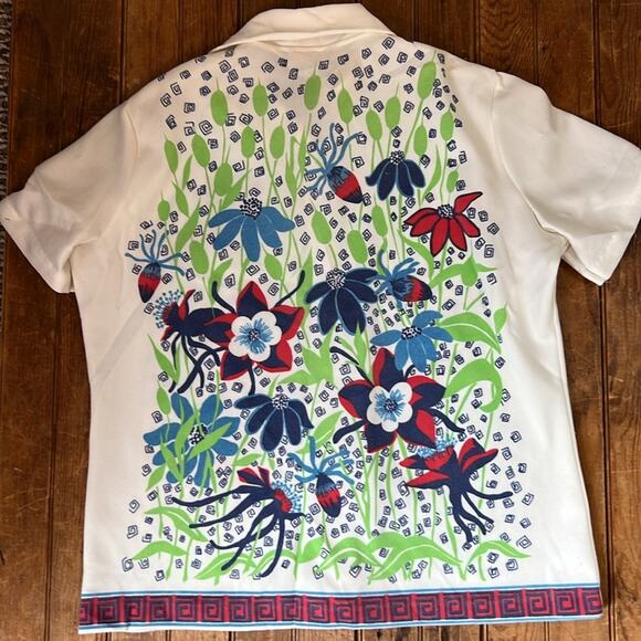 Vintage women’s 1970s polyester, Polynesian Floral Graphic Short Sleeve Shirt - Picture 7 of 7